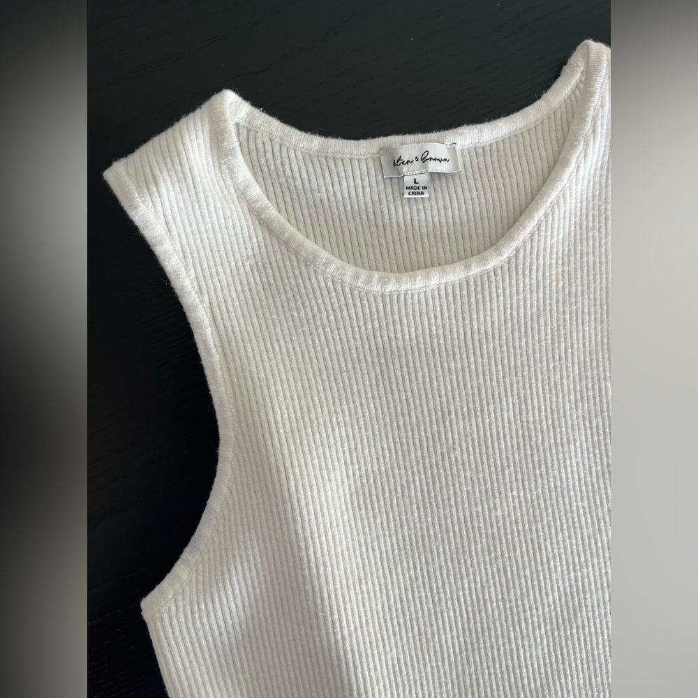 White Ribbed Cropped Tank - Picture 2 of 4
